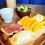 TSUBASA COFFEE - FRUITS SANDWICH
            1に果実、2に果実、3に果実。
            ¥1,600