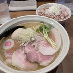 麺屋NOROMA - 特選鶏そば1220円　と　チャーシュー丼330円