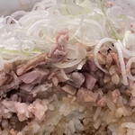 麺屋NOROMA - チャーシュー丼断面