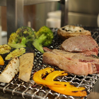＼A5 rank Japanese black beef with farm-fresh vegetables! Feel free to enjoy authentic cuisine ☆/