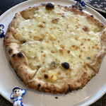 リストランテ プレーゴ - 焼き立て、ボリュームたっぷり。