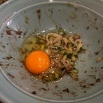 盛岡じゃじゃ麺 あきを。 - 一口だけ残して卵を入れる