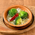 Shirasu and broccoli Ajillo