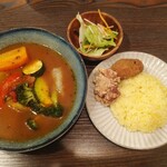 スパイス＆スマイル - サラダ付きですよ