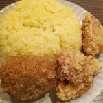 スパイス＆スマイル - 唐揚げと椎茸フライと安定の大盛りライス