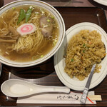 中華料理 珍華 - 半ドライカレーとラーメン