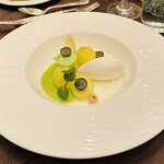 帝国ホテル - マスカルポーネクリームとマスクメロンの飾りココナッツムースとミントの香りを添えて