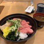 Sakanayano Maru Zushi - 中トロマグロ丼（税込2,200円）