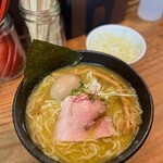 貝ガラ屋 - 濃厚牡蠣ソバ、味玉