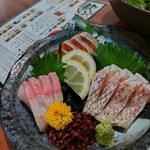 207719684 - お刺身三点盛り