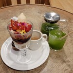 フロムトップ - いちごとチャイのパフェと日本茶 フロムトップブレンドのアイス