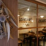 Cafe&Bistro For Yu - 店内にはオーナー作のドライフラワーも