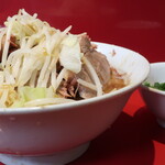 ラーメン二郎 - ラーメン半分＋ニンニク少し＋青ネギ