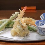 桶家乃隠居 - てんぷら おまかせの５品