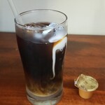 キッチン ブルー グローブ - ミルクを入れます