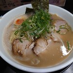 らあ麺と餃子の店 たか和 - コク旨おすすめラーメン大1200円