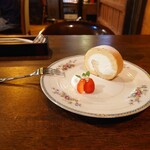 喫茶 時薬 - 瀬戸内レモンの米粉のレモンロールケーキ