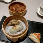 中国飯店 富麗華 - 七種野菜の蒸し餃子、白身魚の蒸し餃子、チャーシューパイ