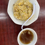 中華料理　玉 - チャーハンとスープ