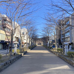 手打そば千花庵 - 平日、朝8:00の段葛です