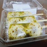 Okashi No Kura Tarou An - お茶のあまから団子・3本(480円)