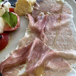 リストランテ プレーゴ - りんごのマスタード和え、生ハムでくるんで、絶品。