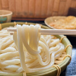 うつ海うどん - 加水率高めなのに
            ガッシリな男麺寄りです