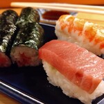 魚がし寿司 - 中とろ(165円)、えび(165円)、ねぎとろ巻(330円)