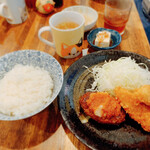 はっぴい亭 - 和風おろしハンバーグとイカフライ定食
