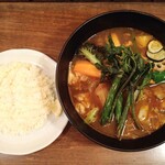 メディスンマン - ベジタブルカレー、スープ大盛り、辛さホット3、うど素揚げとチキンレッグトッピング