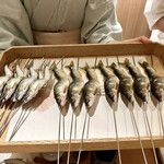 橦木町 しみず - 和良鮎串に刺して