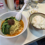 一心軒 - 坦々麺、ライス＋漬物付き