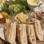 レ・グラン・ザルブル - ひよこ豆のフムスプレート