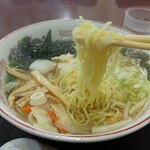 207747932 - 麺は通常の太さですが、なかなかのボリューム！