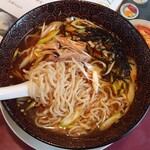中国料理 王王楼 - 中太縮れ麺。