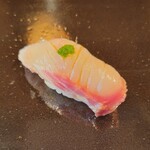 登喜和鮨 - ◆「お任せ握りと料理」◇妻用の柑橘抜きのマハタ