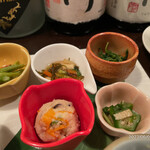 かんだ光壽 - 突き出しだけでも十分飲めます