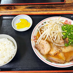 Inaho - 中華そばとご飯　900円税込　ご飯も美味い☆