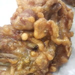 宮内商店 - 内側にはスパイシーな味付の衣が躍ってます。