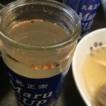 丸健水産 - 名物カップ酒出汁割