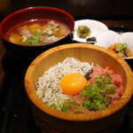 Kitashinchi Uehara - ねぎとろしらすの2色丼(1,200円)
                      肉吸いに変更(+500円)
