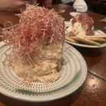 あさり食堂 - 明太子ポテトサラダ(手前)、酒盗とふわふわクリームチーズ(奥)