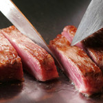 Suteki Debon - 自慢の但馬牛ステーキを熟練のシェフが丁寧に焼き上げます。