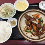 李園 - 黒酢酢豚定食、750円