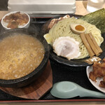 Sapporo Ebimensha - 濃厚伊勢海老つけ麺・大盛り×〆丼（小）（1,220円）、ランチザンギ・2個（250円）