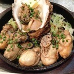 横濱モダン焼き 重 - ぷりっとジューシー「鉄板牡蠣バター」