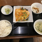 天府 - エビチリ定食