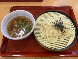 Nakau - 牛肉たっぷりつけうどん並（590円）