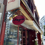 VIRON 渋谷店 - 『VIRON 渋谷店』
                                
                                言わずもがなの、パン百名店でありますが‥
                                
                                今回はパンではなく、
                                
                                店頭のクレープ専用窓口へ♪( ´▽｀)