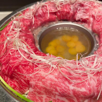 おだし 恵比寿店 - A5黒毛和牛赤身と霜降りの相盛り肉炊き鍋